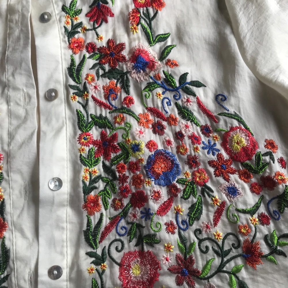 Embroidered blouse - Picture 3 of 4